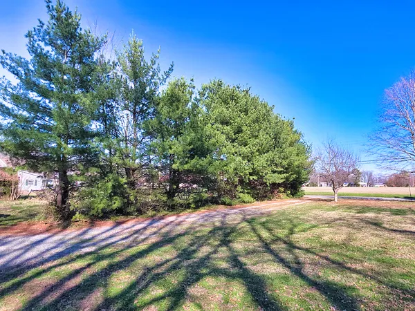 $129,000 | 542 Vincennes Avenue, Flora, IL 62839