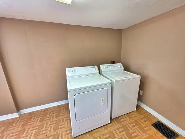 $129,000 | 542 Vincennes Avenue, Flora, IL 62839