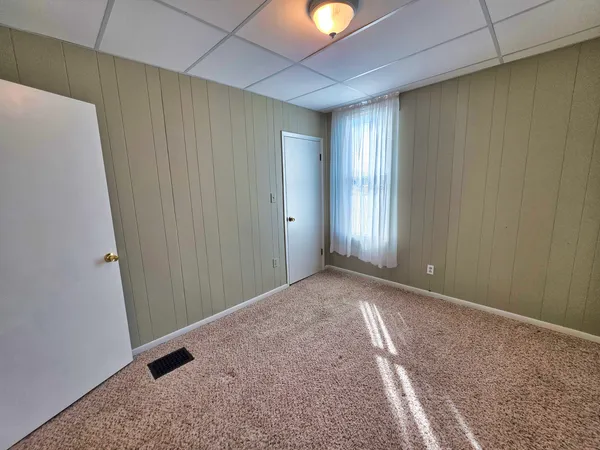 $129,000 | 542 Vincennes Avenue, Flora, IL 62839