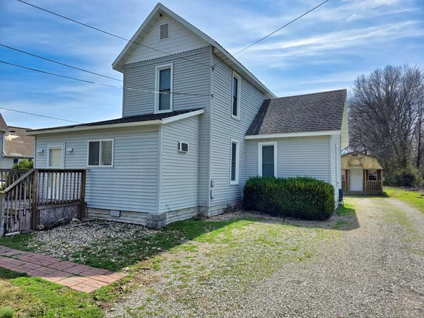 $129,000 | 542 Vincennes Avenue, Flora, IL 62839