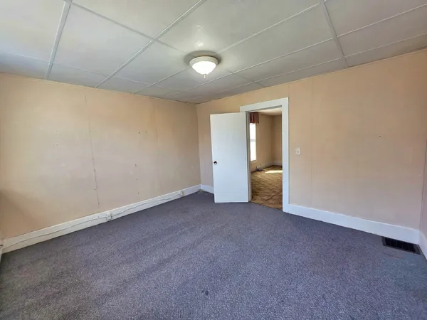 $129,000 | 542 Vincennes Avenue, Flora, IL 62839