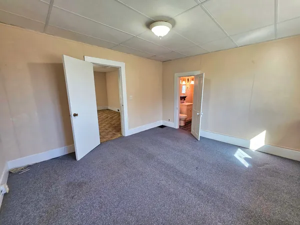 $129,000 | 542 Vincennes Avenue, Flora, IL 62839