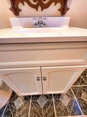 $129,000 | 542 Vincennes Avenue, Flora, IL 62839