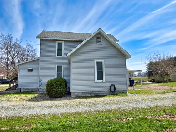 $129,000 | 542 Vincennes Avenue, Flora, IL 62839