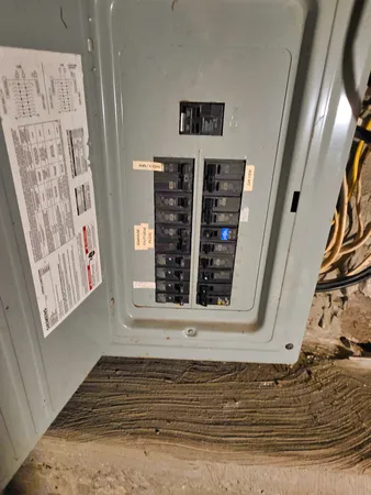 $129,000 | 542 Vincennes Avenue, Flora, IL 62839