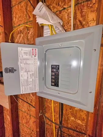 $129,000 | 542 Vincennes Avenue, Flora, IL 62839