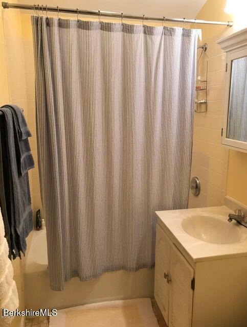 189 Stratton Road, Unit E3 Williamstown, MA 01267 - Photo 7 of 14 Bathroom