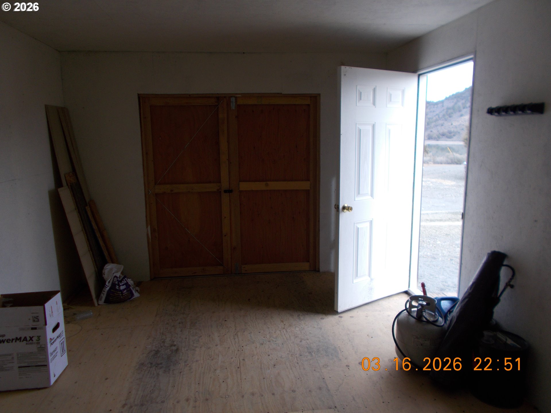 31841 Rice Road Unity, OR 97884 - Photo 4 of 26 a living room with furniture and a window