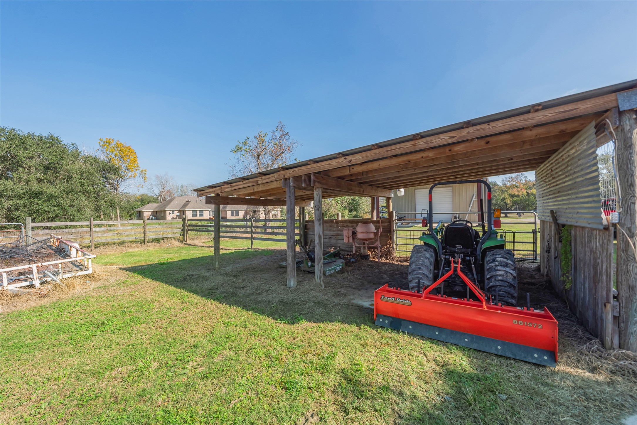 1014 Ginger Street Santa Fe, TX 77517 - Photo 38 of 50 a view of a backyard with swimming pool