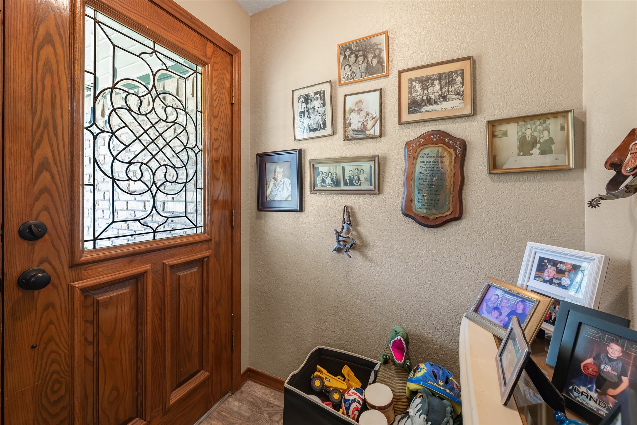 1014 Ginger Street Santa Fe, TX 77517 - Photo 5 of 50 a living room with furniture and a window