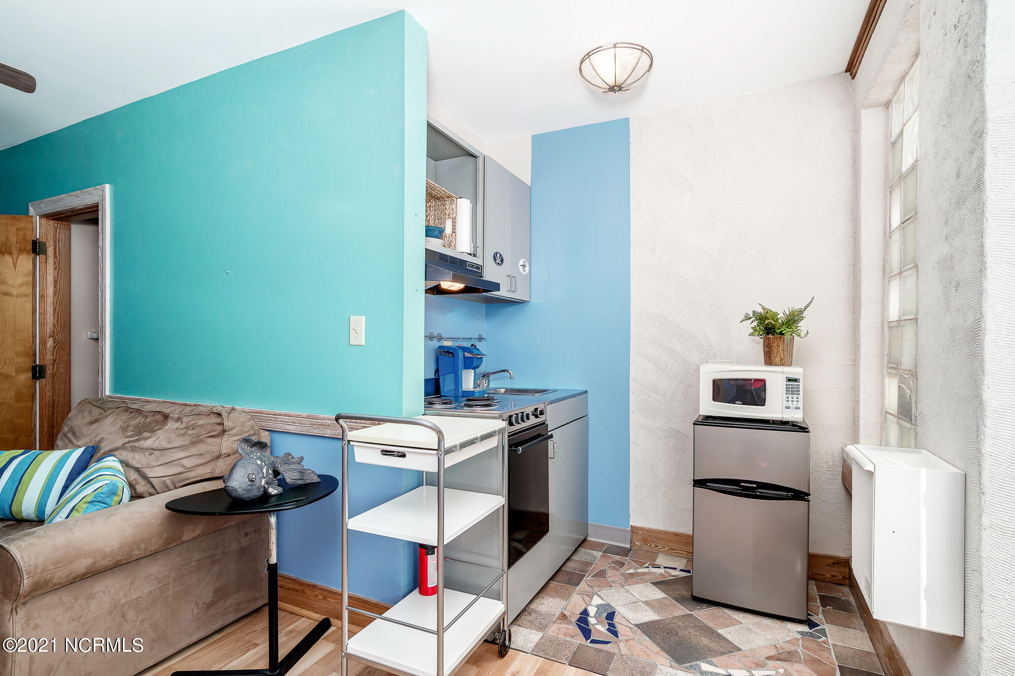 509 Front Street, Unit D Beaufort, NC 28516 - Photo 15 of 38 Kitchenette