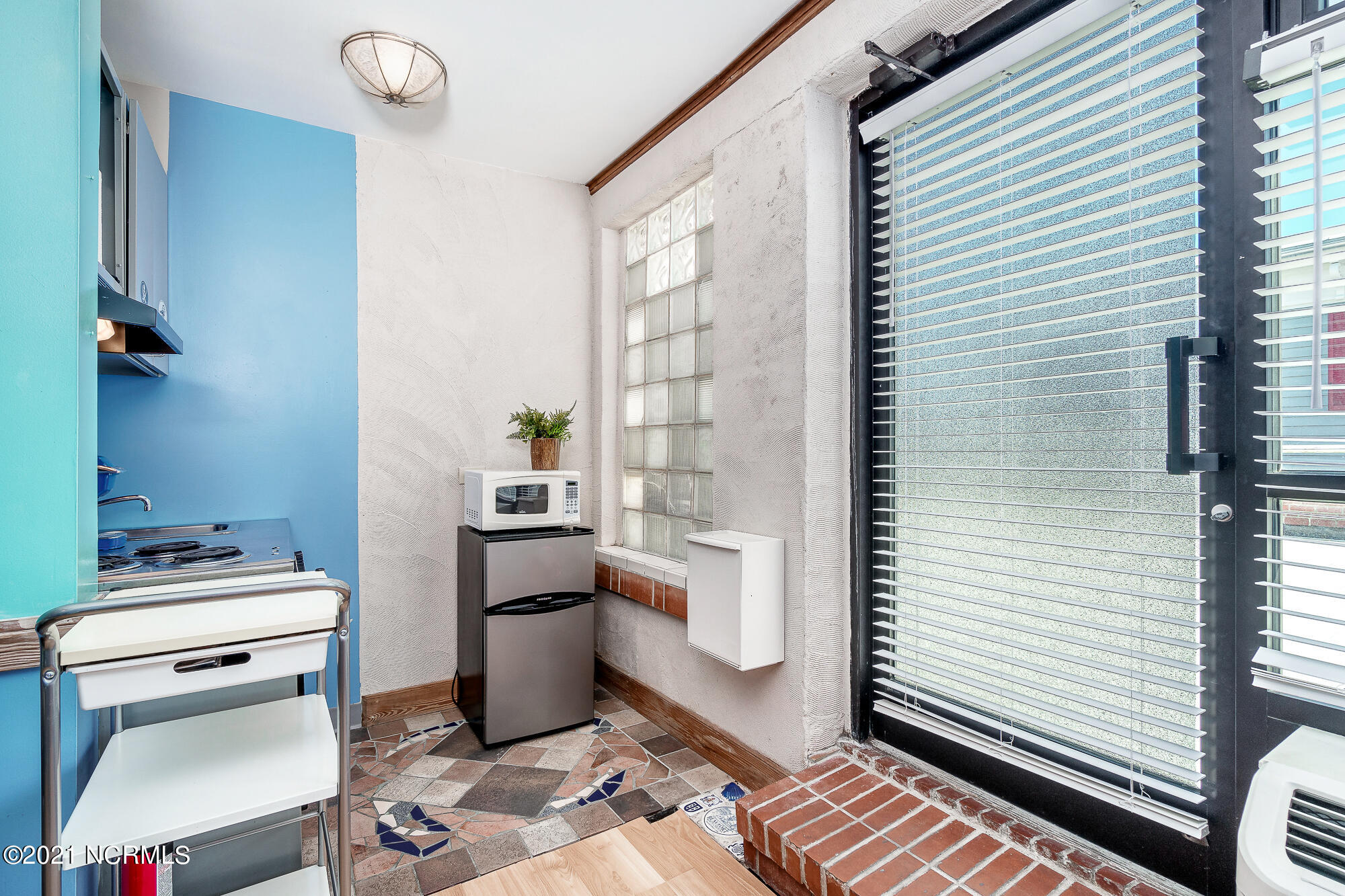 509 Front Street, Unit D Beaufort, NC 28516 - Photo 18 of 38 Studio entrance