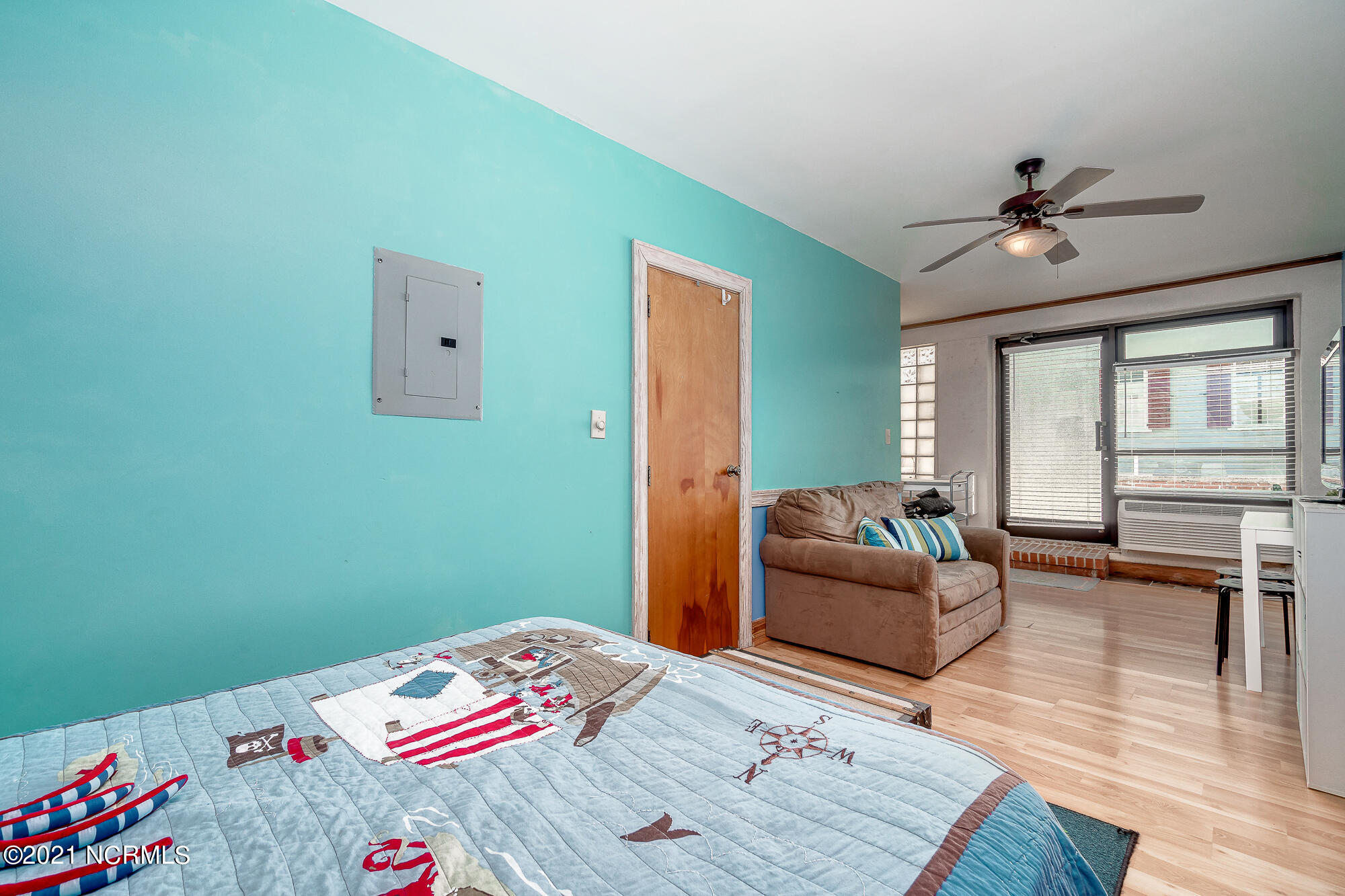 509 Front Street, Unit D Beaufort, NC 28516 - Photo 10 of 38 Charming studio in Harborside Suites