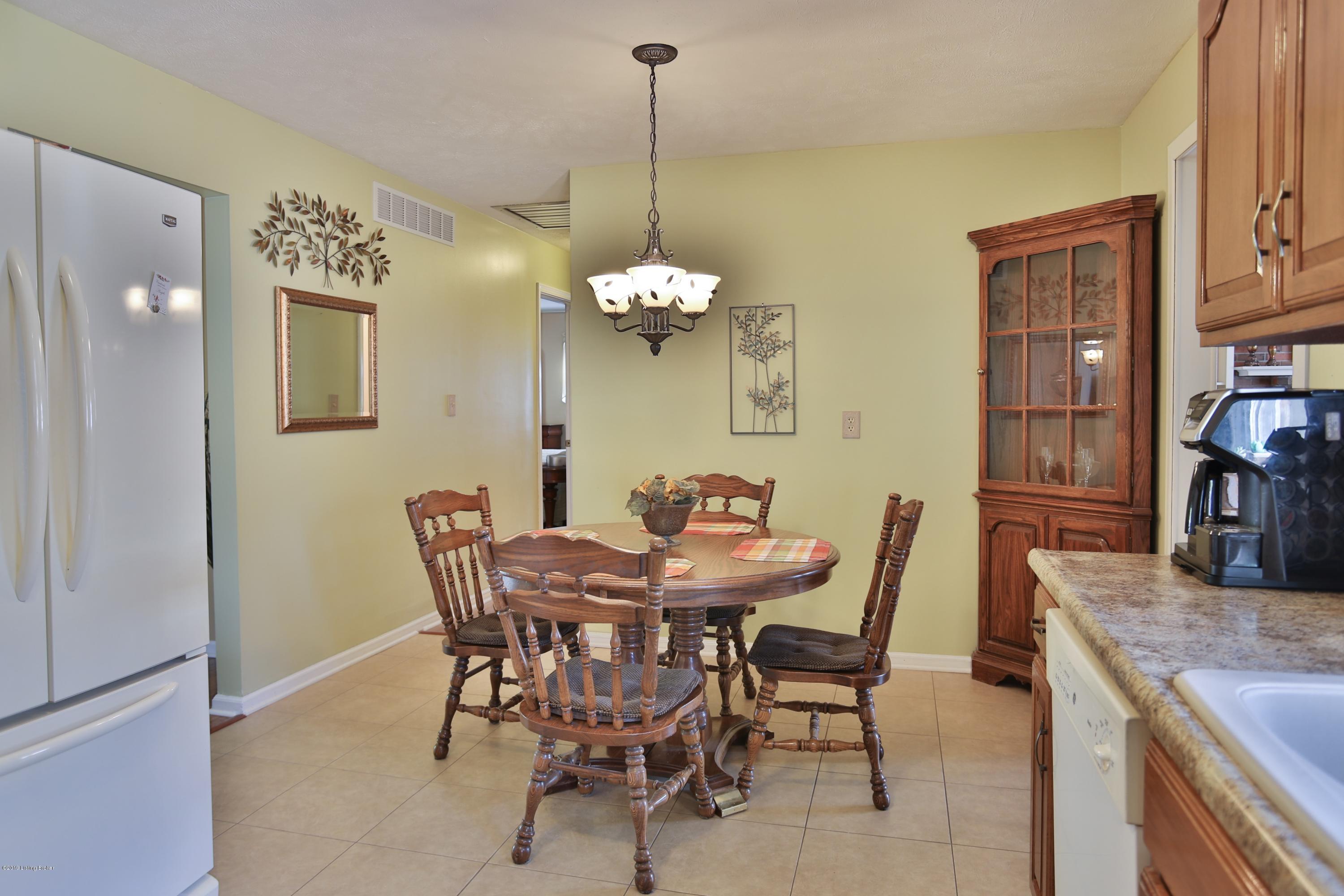 1052 Runell Road Louisville, KY 40214 - Photo 9 of 39 1-30