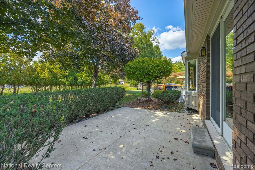 26131 Pleasant Valley Road Farmington Hills, MI 48331 - Photo 53 of 61