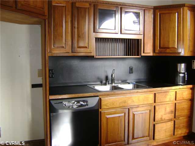 10306 Duncan Road Petersburg, VA 23803 - Photo 5 of 12 Kitchen - Custom cabinets and island in compliment