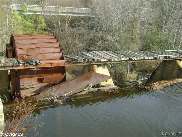 10306 Duncan Road Petersburg, VA 23803 - Photo 7 of 12 View - The wheel awaits loving restoration to make