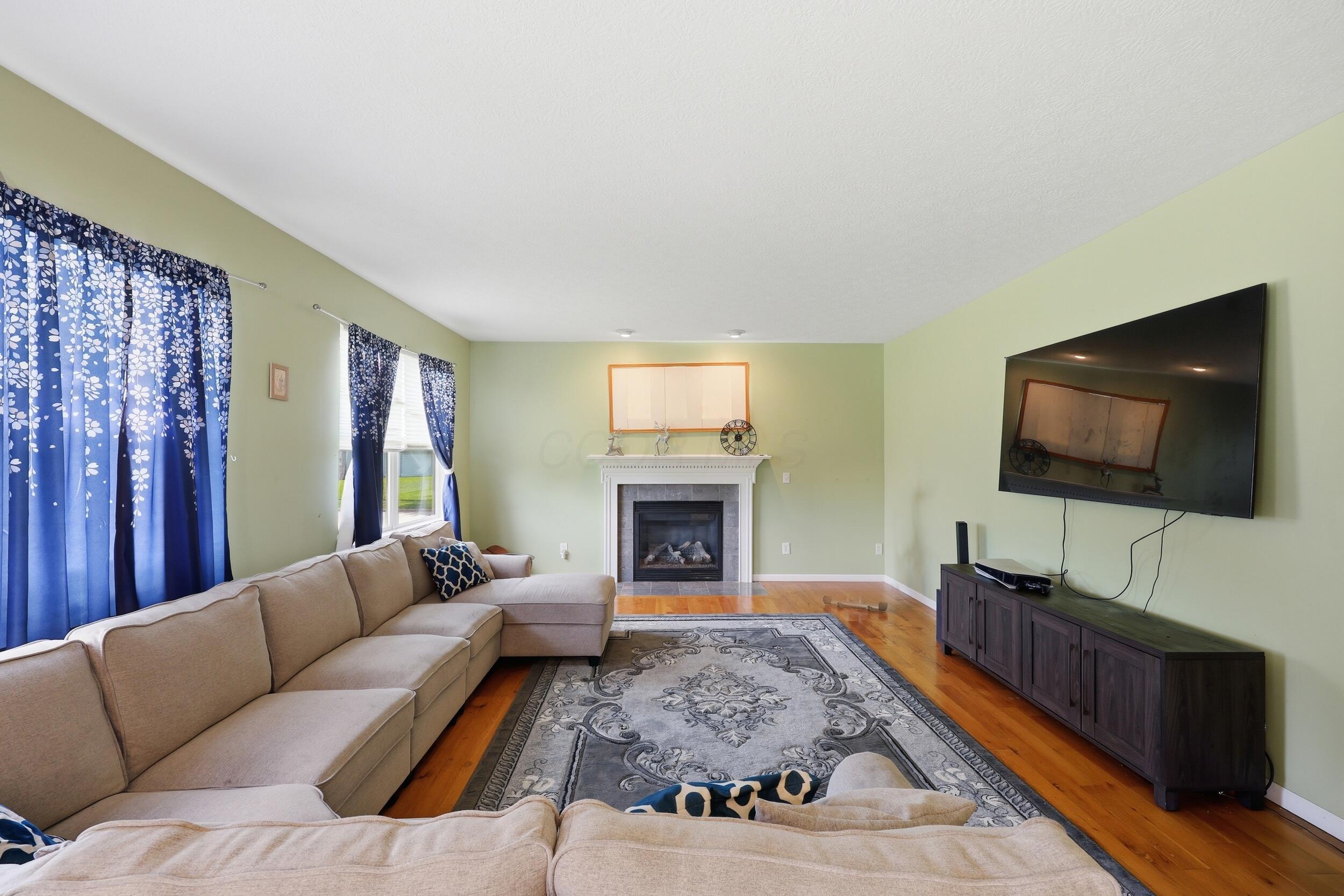 8104 Amanda Northern Road Northwest Canal Winchester, OH 43110 - Photo 15 of 27 Spacious family room
