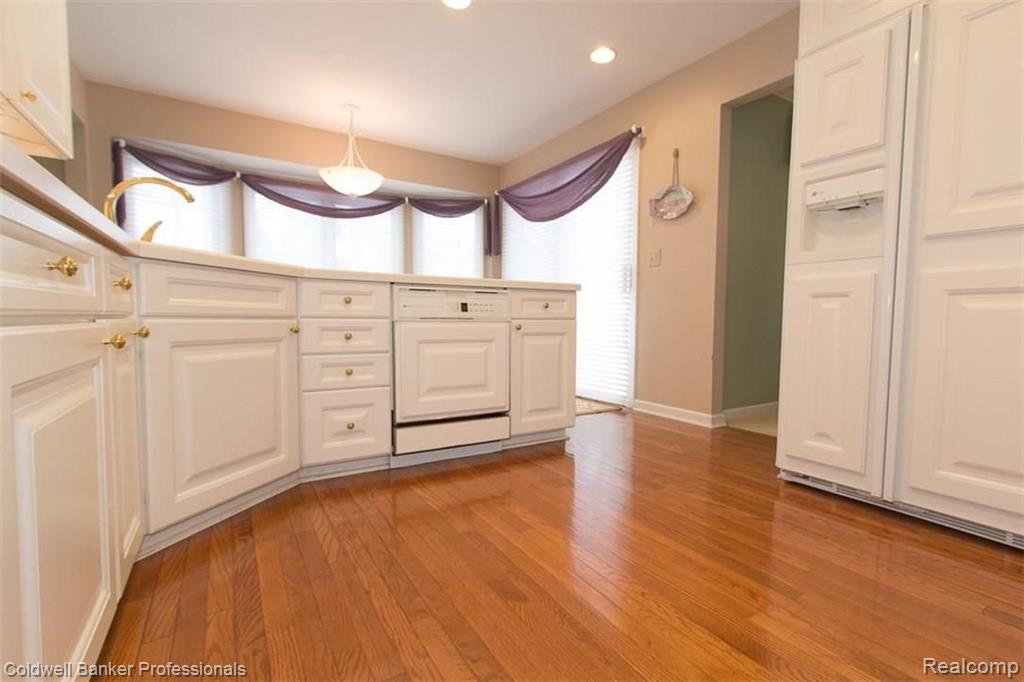 36874 Chesapeake Road Farmington Hills, MI 48335 - Photo 13 of 46