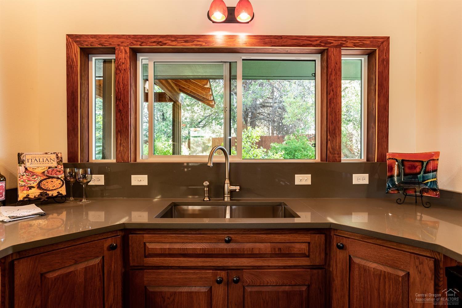 63080 Dickey Road Bend, OR 97701 - Photo 5 of 25 Additional Photo