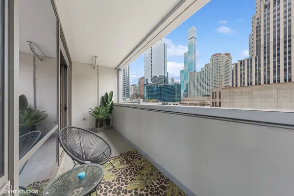 $3,000 | 240 East Illinois Street, Unit 402, Chicago, IL 60611