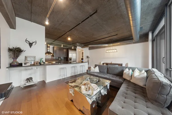 $3,000 | 240 East Illinois Street, Unit 402, Chicago, IL 60611