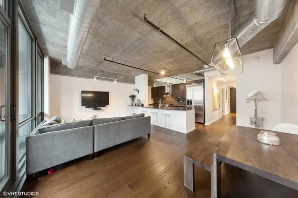 $3,000 | 240 East Illinois Street, Unit 402, Chicago, IL 60611