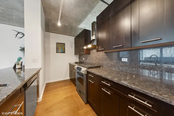 $3,000 | 240 East Illinois Street, Unit 402, Chicago, IL 60611