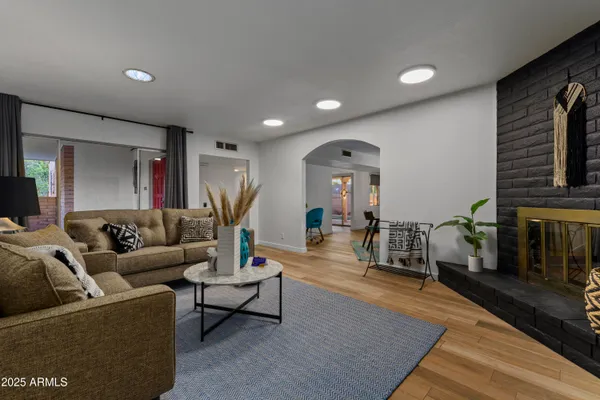 $4,300 | 320 East Geneva Drive, Tempe, AZ 85282