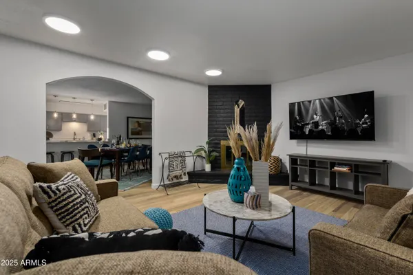 $4,300 | 320 East Geneva Drive, Tempe, AZ 85282