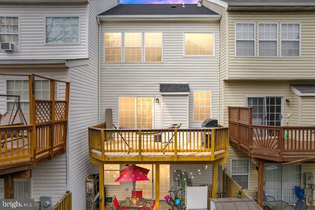 10136 Pale Rose Loop Bristow, VA 20136 - Photo 3 of 66 a front view of a house with balcony