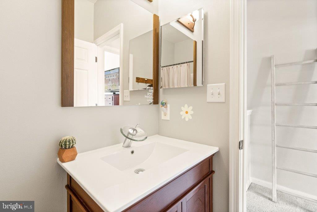 10136 Pale Rose Loop Bristow, VA 20136 - Photo 47 of 66 a bathroom with a sink and a mirror