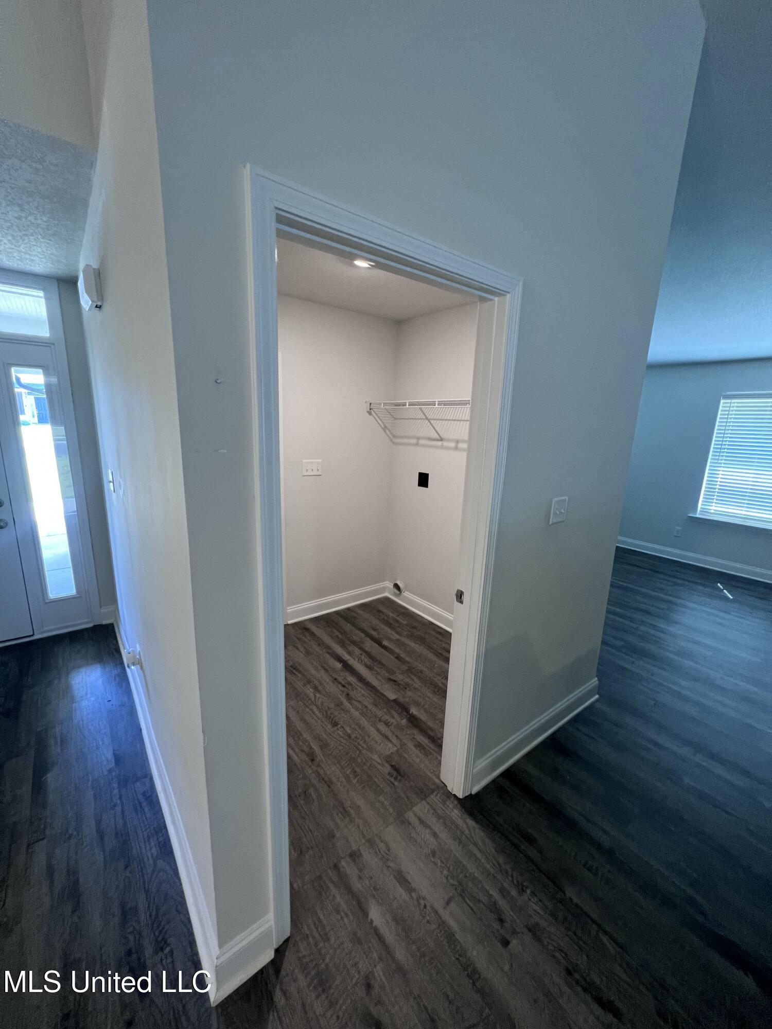 2532 Rutherford Drive Southaven, MS 38672 - Photo 9 of 18 Laundry Room