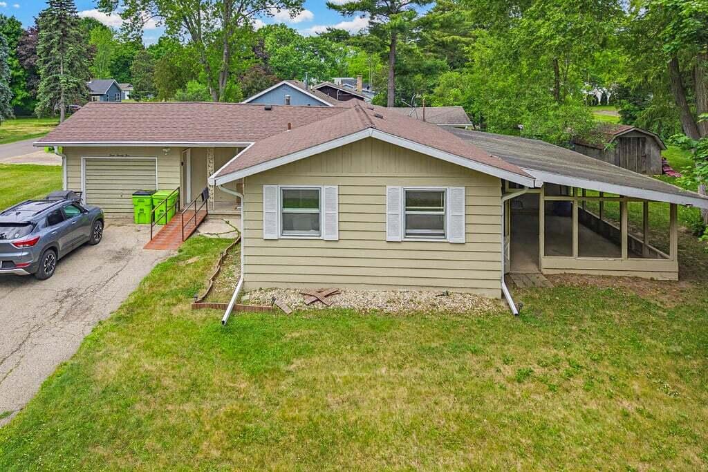 325 Summer Street Delavan, WI 53115 - Photo 5 of 42 Welcome to lake life