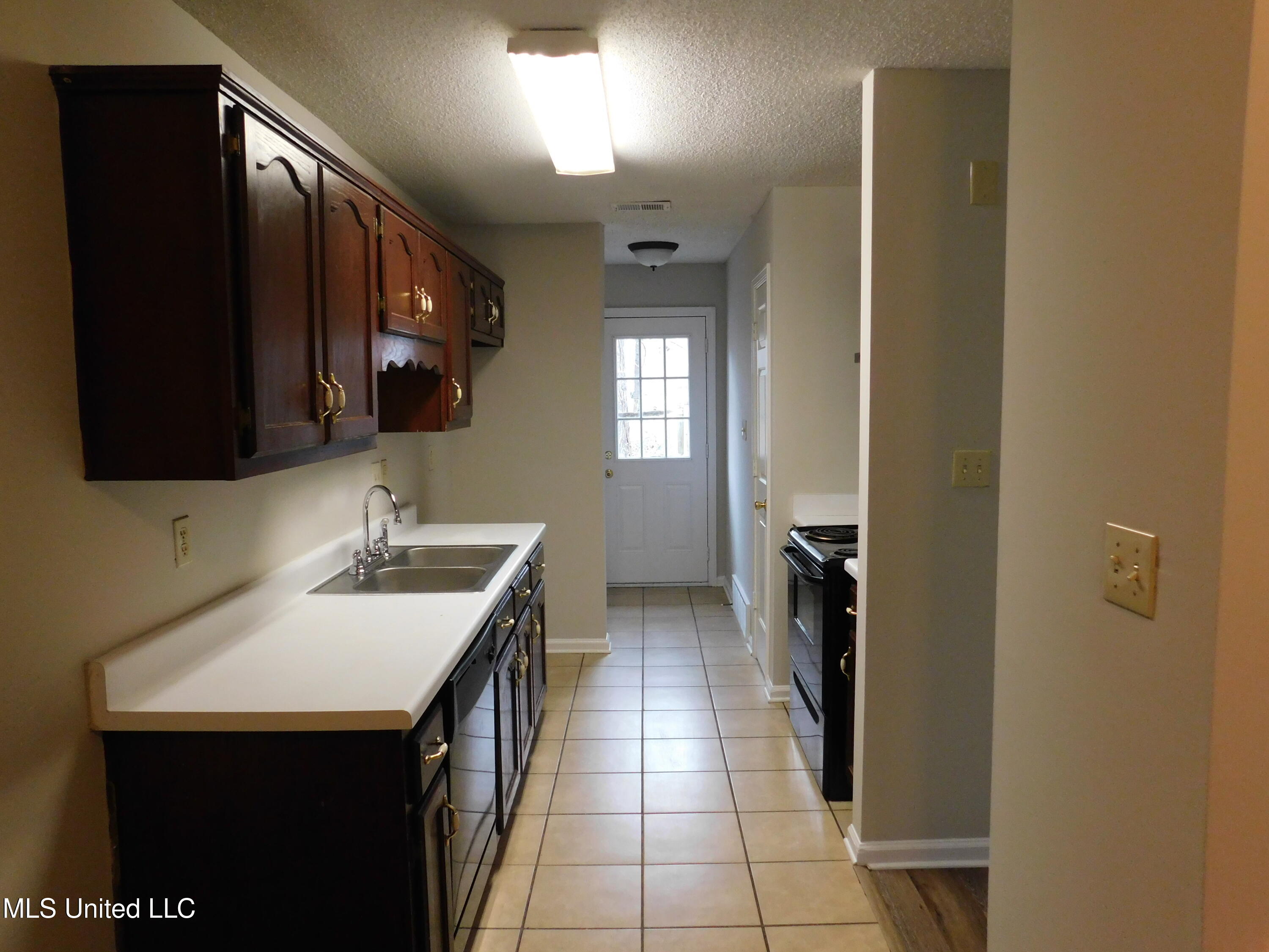 6301 Joy Circle Horn Lake, MS 38637 - Photo 4 of 21 DSCN9634