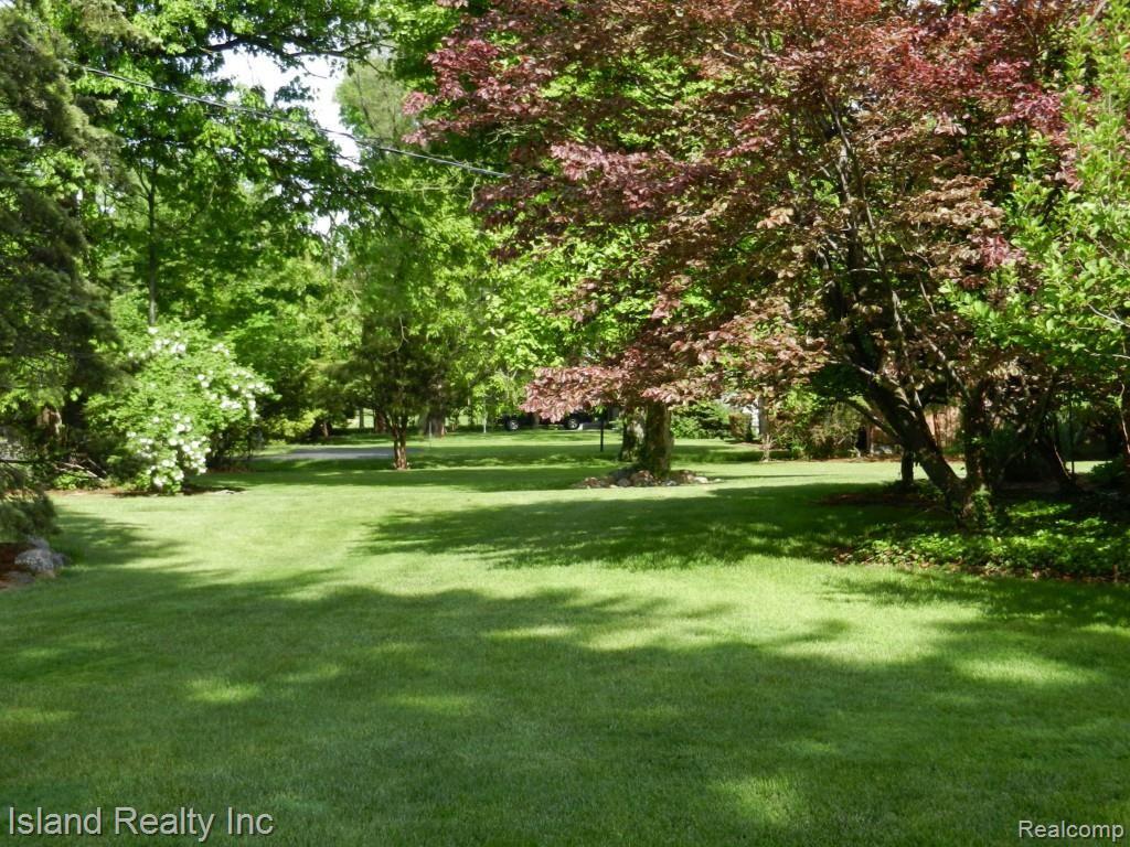 25441 Meridian Road Grosse Ile, MI 48138 - Photo 19 of 22 DSCN5328.jpg