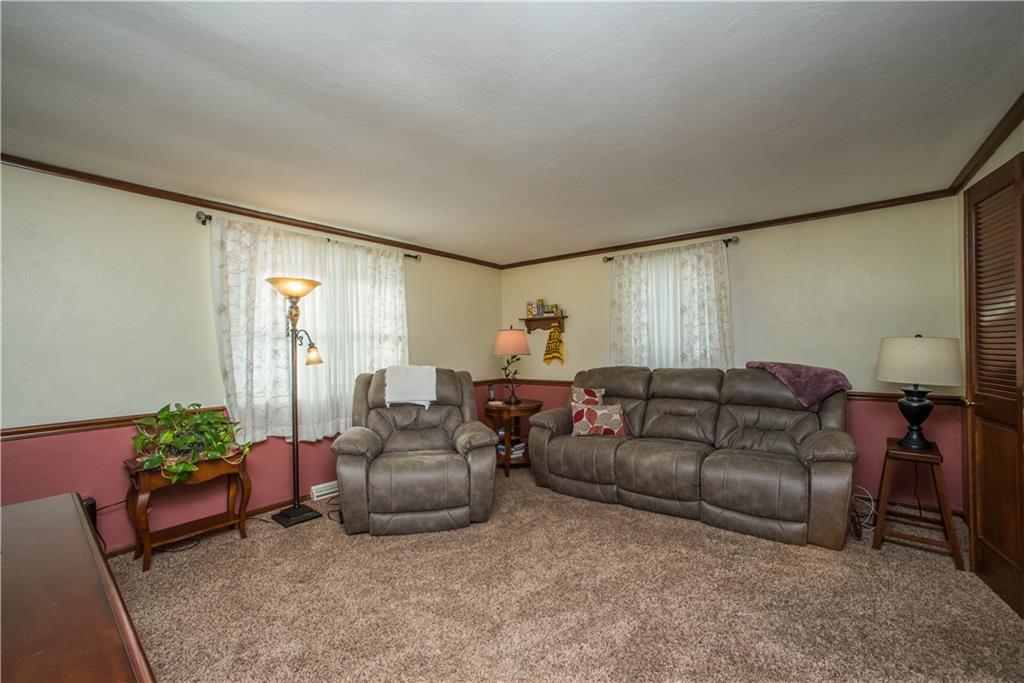 442 Sleepy Hollow Road Pittsburgh, PA 15228 - Photo 11 of 25 FIRST FLOOR FAMILY ROOM