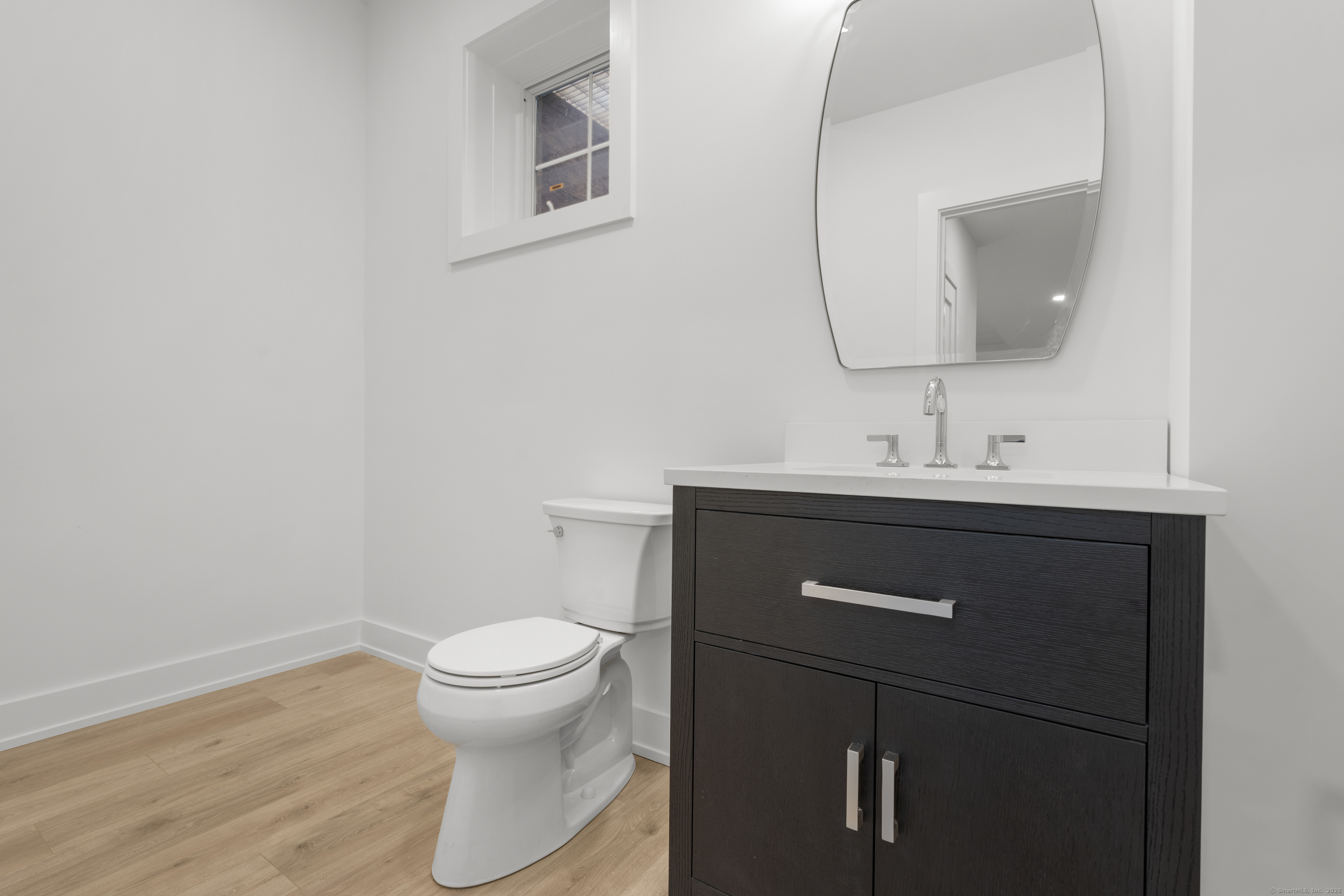 706 Judd Street Fairfield, CT 06824 - Photo 33 of 40 a bathroom with a sink toilet and mirror