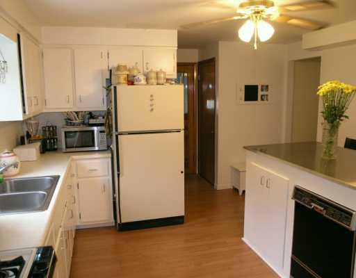 811 Freeport Road Pittsburgh, PA 15238 - Photo 4 of 8 Kitchen.