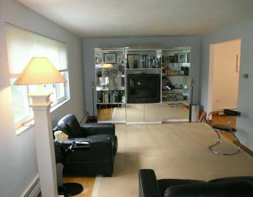 811 Freeport Road Pittsburgh, PA 15238 - Photo 5 of 8 Den/Family/Great Room.