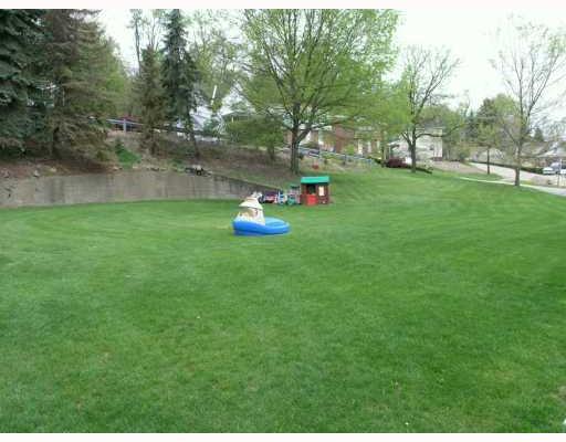 811 Freeport Road Pittsburgh, PA 15238 - Photo 8 of 8 Yard/Garden.