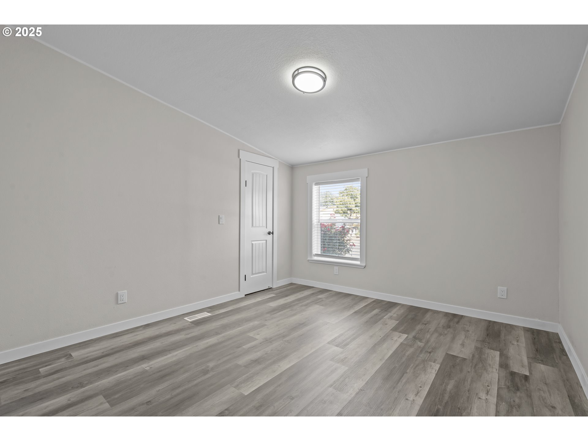 1074 Rodan Avenue Southeast Salem, OR 97306 - Photo 16 of 35