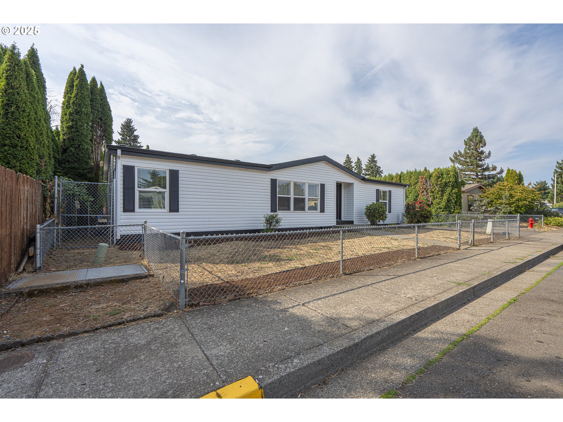 1074 Rodan Avenue Southeast Salem, OR 97306 - Photo 2 of 35