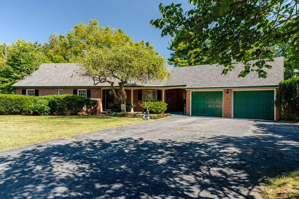 $424,500 | 527 Crestover Drive, Broadway, VA 22815