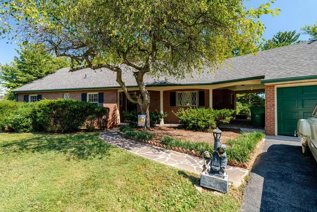 $475,000 | 527 Crestover Drive, Broadway, VA 22815