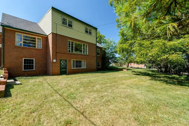 $475,000 | 527 Crestover Drive, Broadway, VA 22815