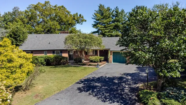 $475,000 | 527 Crestover Drive, Broadway, VA 22815