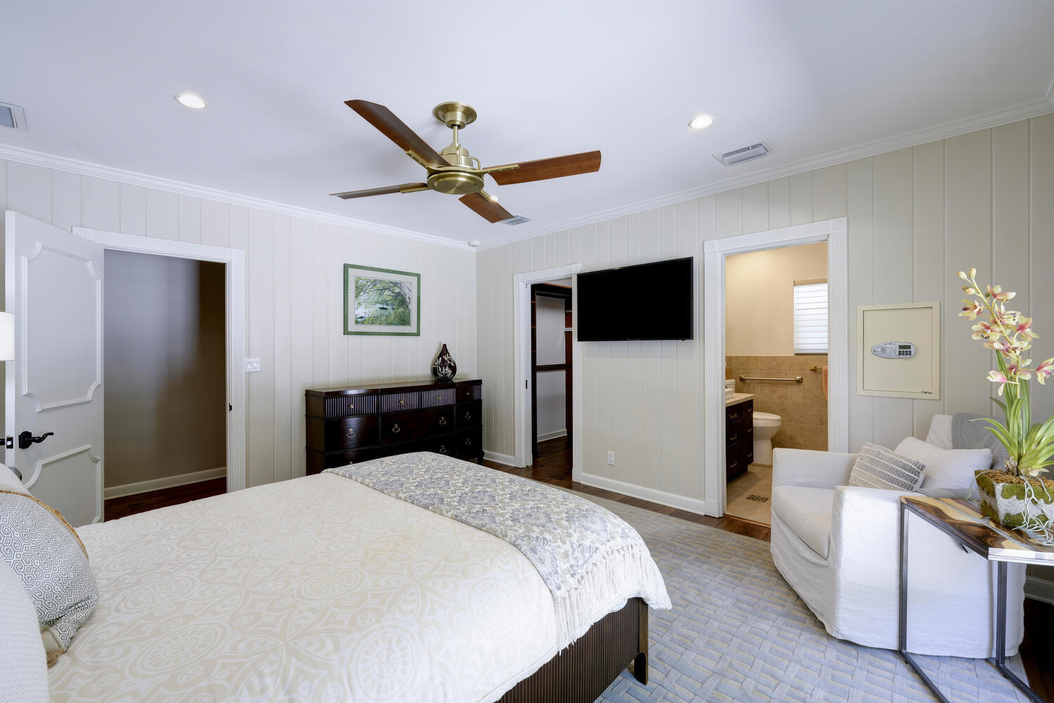 1125 Harbor Drive Delray Beach, FL 33483 - Photo 28 of 41 a bedroom with a bed and a flat screen tv