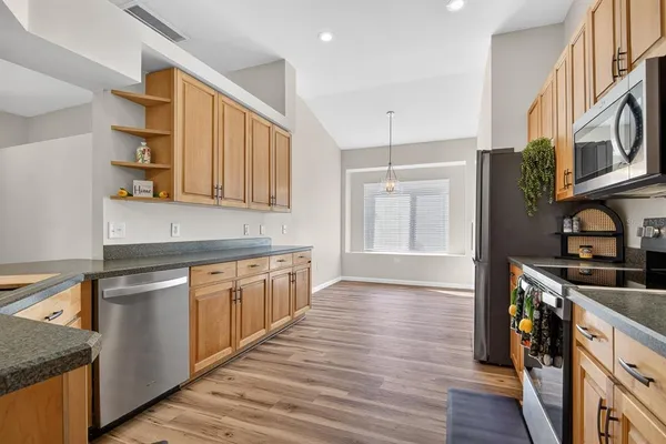 $575,000 | 6002 Martinglade Place, Lithia, FL 33547