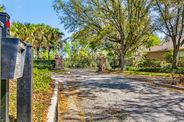 $575,000 | 6002 Martinglade Place, Lithia, FL 33547
